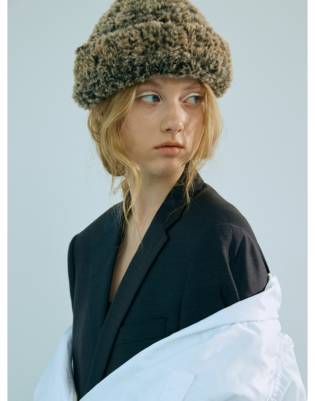 포에지담 [Let there be light] Fur beanie in Brown 착용컷