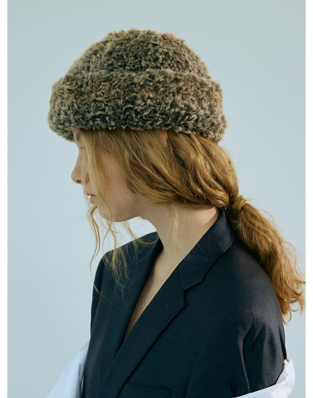 포에지담 [Let there be light] Fur beanie in Brown 착용컷