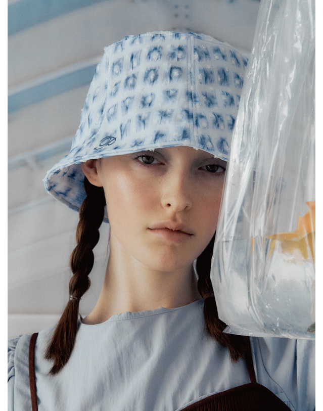 포에지담 WATERY ROOM BUCKET HAT 착용컷