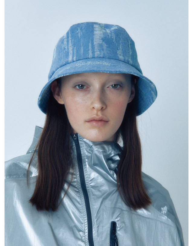 포에지담 DESTROYED DENIM BUCKET HAT IN LIGHT BLUE 착용컷