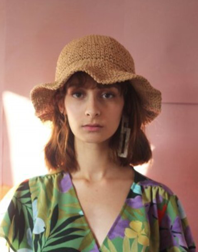 포에지담 straw punching bucket hat in deep beige 착용컷