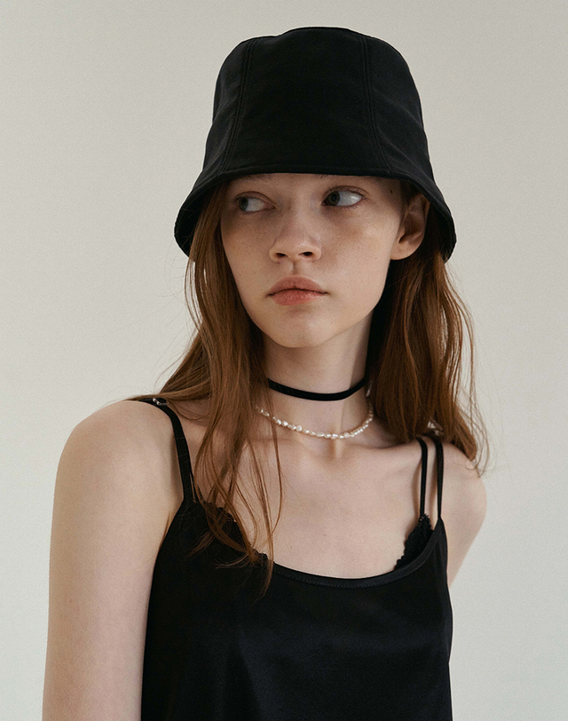 포에지담 CALLI HAT_black 착용컷