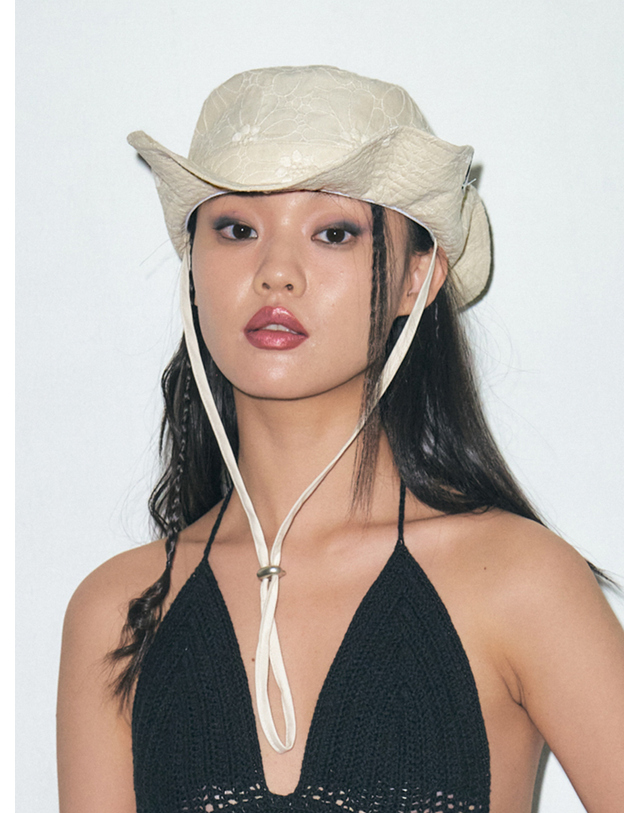 포에지담 MIRABELLE BUCKET HAT IN DAISY 착용컷
