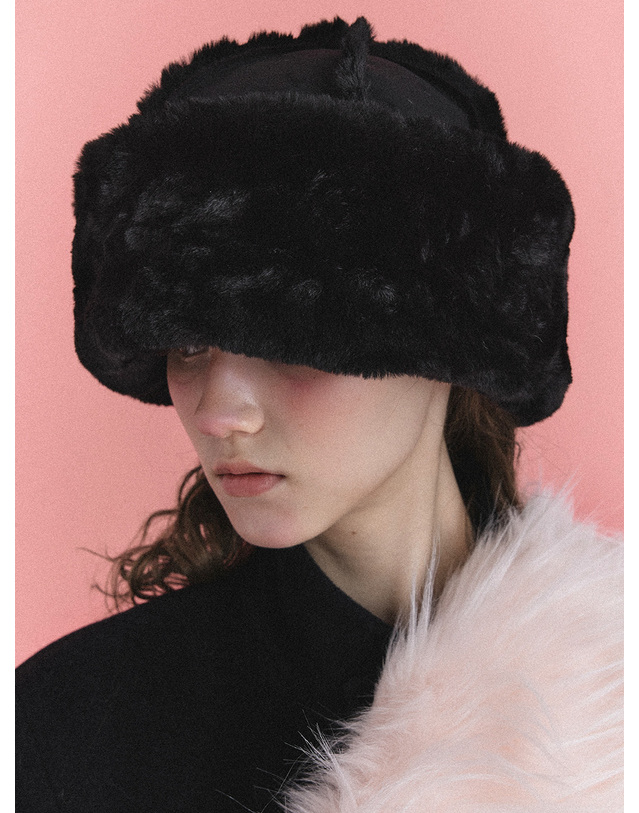 포에지담 FUR TOQUE HAT IN SUEDE BLACK 착용컷
