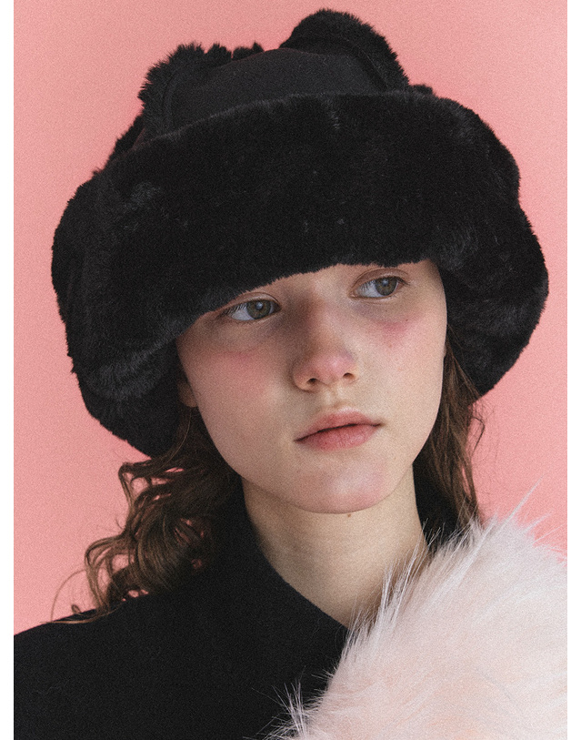 포에지담 FUR TOQUE HAT IN SUEDE BLACK 착용컷