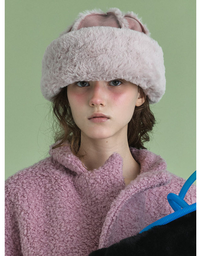 포에지담 FUR TOQUE HAT IN SUEDE PINK 착용컷