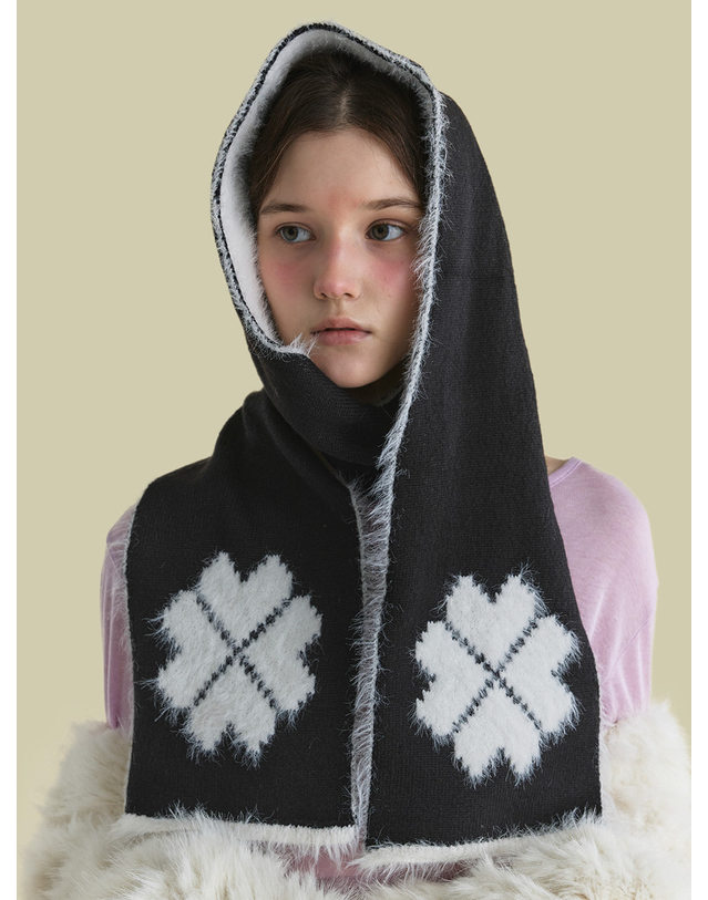 포에지담 DOUBLE CLOVER MUFFLER IN BLACK 착용컷