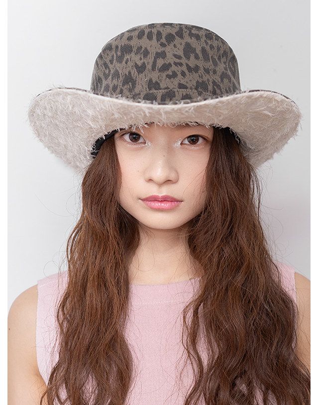 포에지담 LEOPARD FEDORA IN KHAKI FRINGE 착용컷