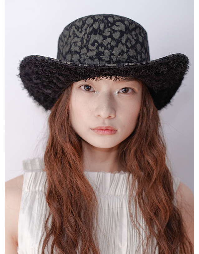 포에지담 LEOPARD FEDORA IN BLACK FRINGE 착용컷