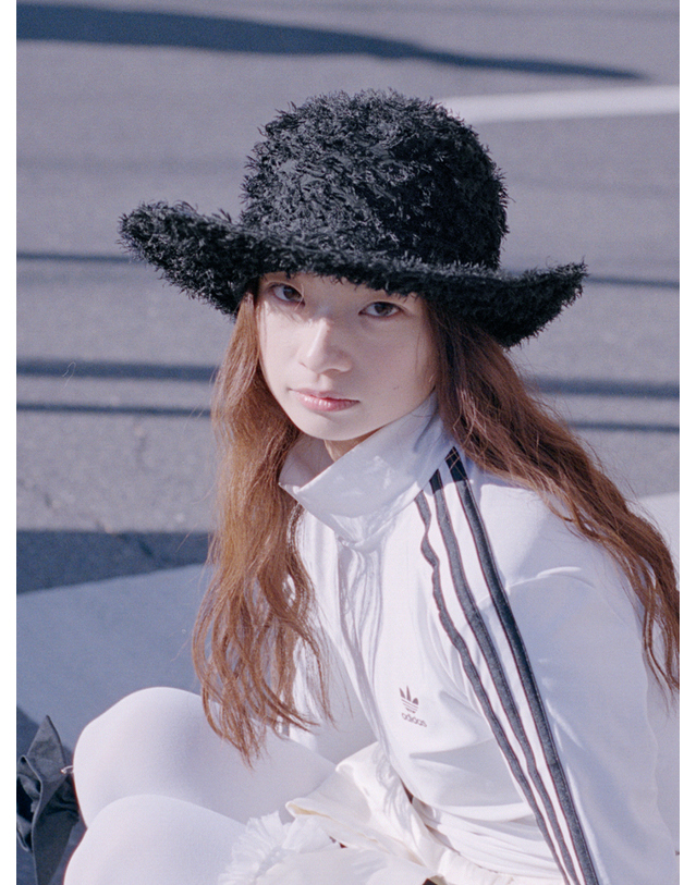 포에지담 BOHO FRINGE FEDORA IN BLACK 착용컷