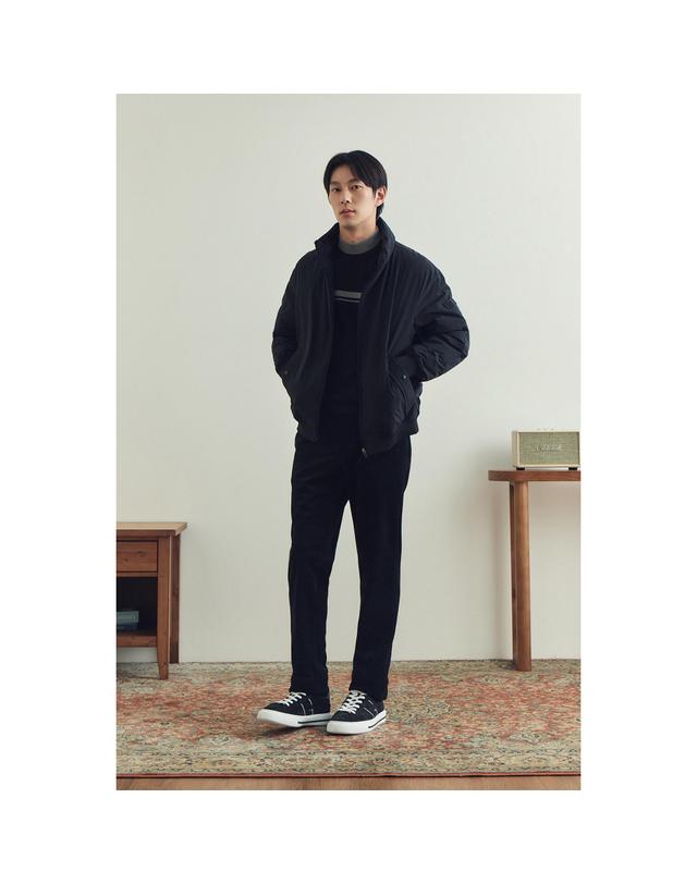 브렌우드 [라이프 퍼포먼스] 심플 다운 점퍼 BRUAW25001BKX 착용컷