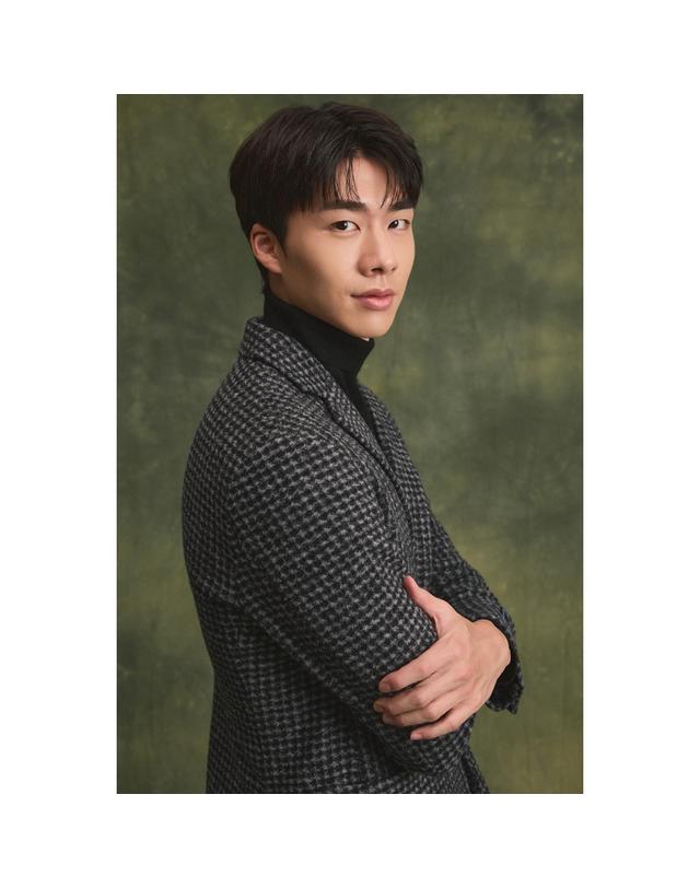 브렌우드 BLAZER CLUB 울저지 미니멀 자켓 BRJBW26581GYD 착용컷