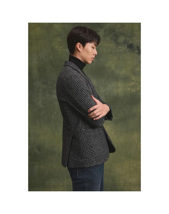 브렌우드 BLAZER CLUB 울저지 미니멀 자켓 BRJBW26581GYD 착용컷