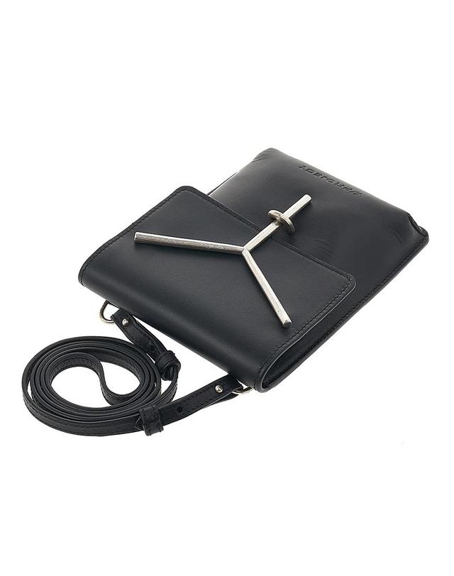 와이 프로젝트 [Y프로젝트] 남성 Y로고 미니 크로스백 WBAG15S23S27 BLACK SILVER (스크래치) 착용컷