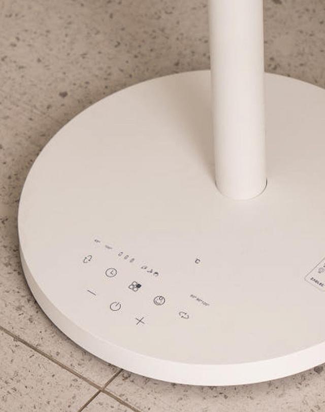 자일렉 [자일렉] BLDC 저소음 무풍 무선 선풍기 ZL-235B 착용컷