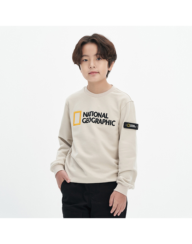 내셔널지오그래픽 키즈 내셔널지오그래픽키즈 N214KSW010 폴리카터 빅로고 맨투맨(기모) TBLUE 착용컷