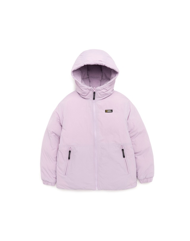 내셔널지오그래픽 키즈 내셔널지오그래픽키즈 내셔널지오그래픽 K224UDW950 키즈 플리스 리버시블 숏 다운 점퍼 LAVENDER 착용컷