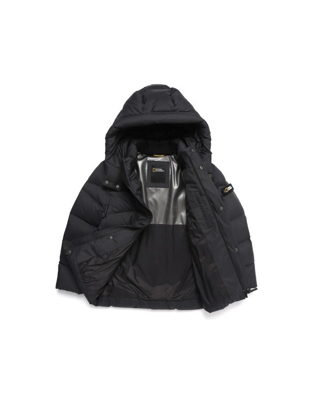 내셔널지오그래픽 키즈 내셔널지오그래픽키즈 내셔널지오그래픽 K224UDW940 키즈 AIR BREATH 숏 다운 점퍼 CARBON BLACK 착용컷