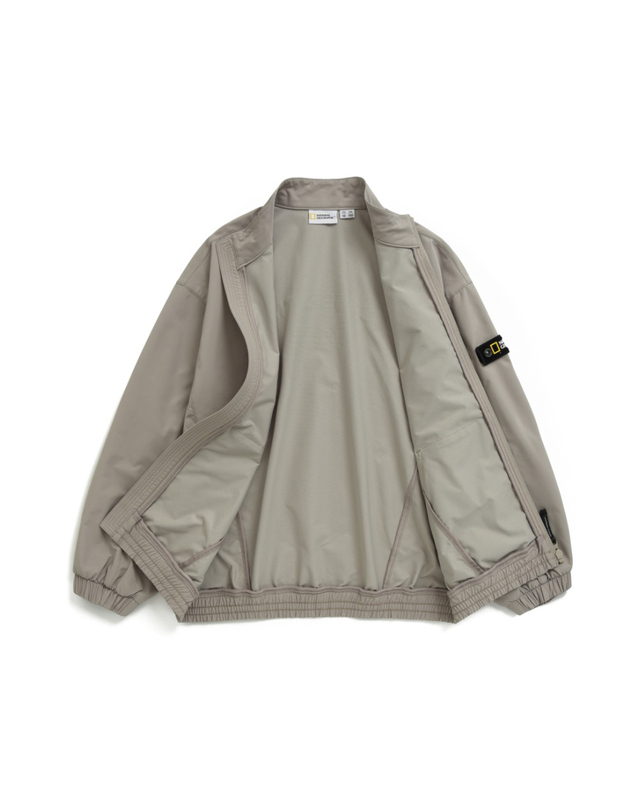 내셔널지오그래픽키즈 내셔널지오그래픽 키즈 K233UFT930 우븐 트레이닝 자켓 GRAY BEIGE 착용컷