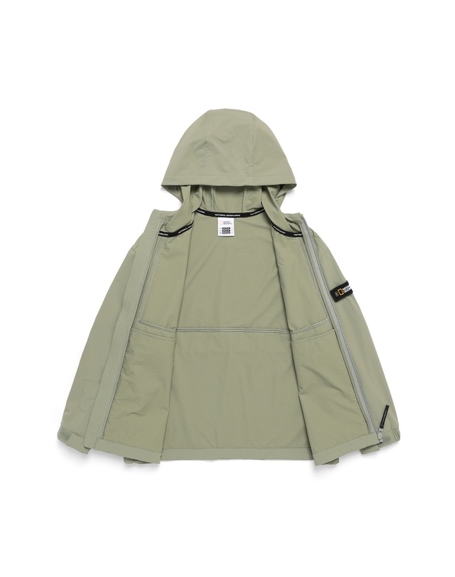 내셔널지오그래픽 키즈 내셔널지오그래픽키즈 K243UJP940 판테라 우븐 트레이닝 점퍼 LIGHTKHAKI 착용컷