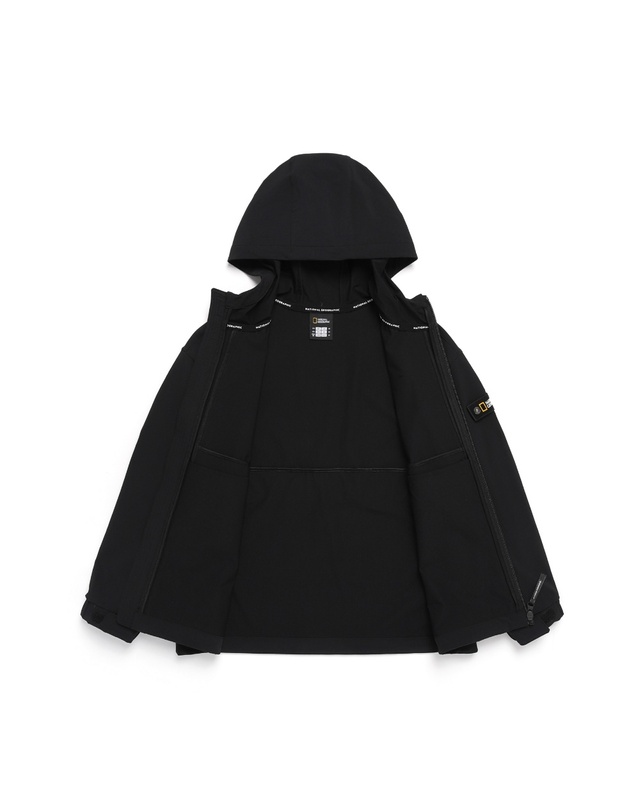 내셔널지오그래픽 키즈 내셔널지오그래픽키즈 K243UJP940 판테라 우븐 트레이닝 점퍼 CARBONBLACK 착용컷