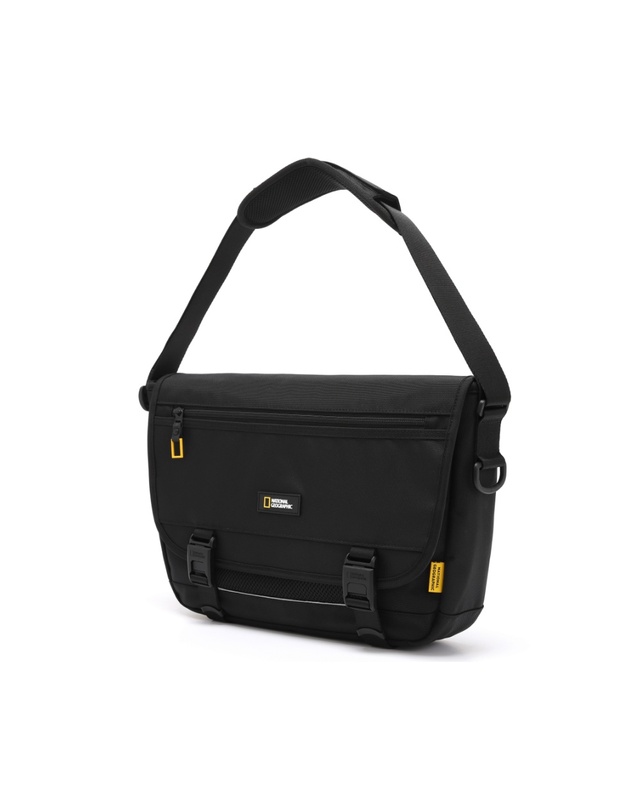 내셔널지오그래픽 키즈 내셔널지오그래픽키즈 K255KCR550 베이직 메신저백 BLACK 착용컷
