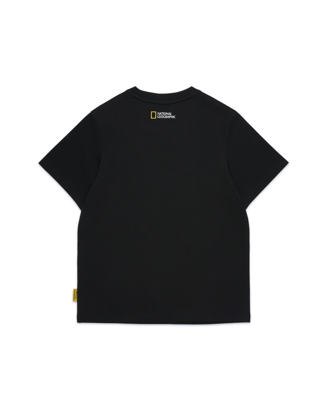 내셔널지오그래픽 키즈 내셔널지오그래픽키즈 K255UTS930 빅로고 반팔티 CARBONBLACK 착용컷