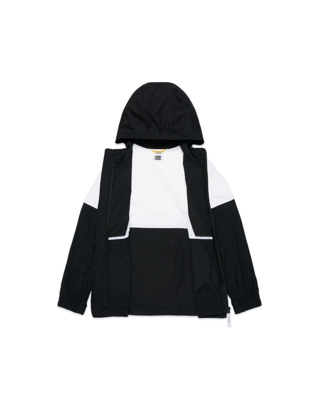 내셔널지오그래픽 키즈 내셔널지오그래픽키즈 K252UJK910 경량 바람막이 점퍼 CARBONBLACK 착용컷