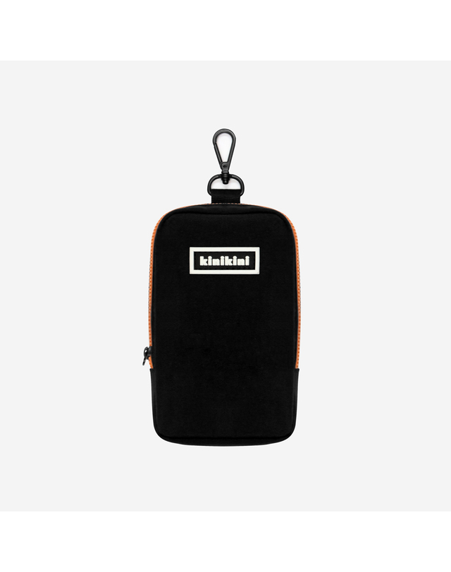 키니키니 SIGNATURE CROSS POOP BAG-BLACK/ORANGE(크로스 풉백) 착용컷