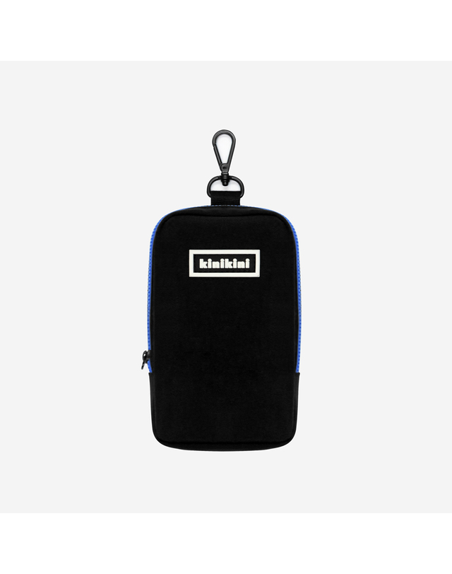 키니키니 SIGNATURE CROSS POOP BAG-BLACK/BLUE(크로스 풉백) 착용컷