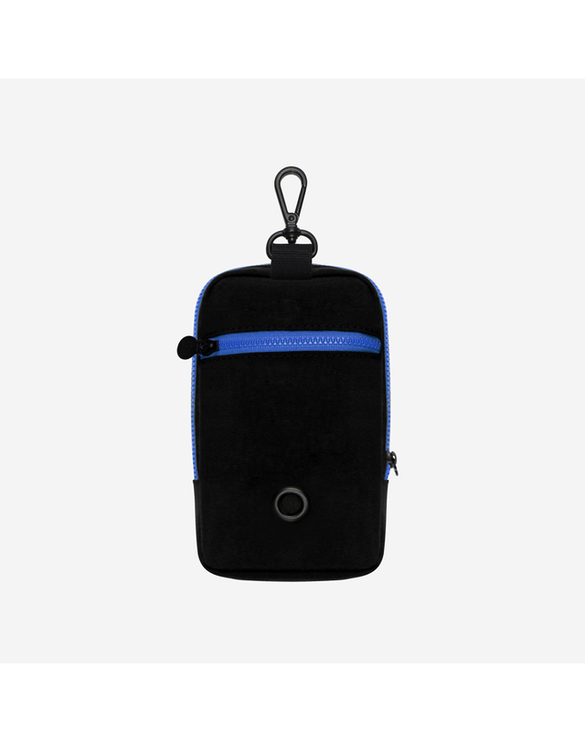 키니키니 SIGNATURE CROSS POOP BAG-BLACK/BLUE(크로스 풉백) 착용컷