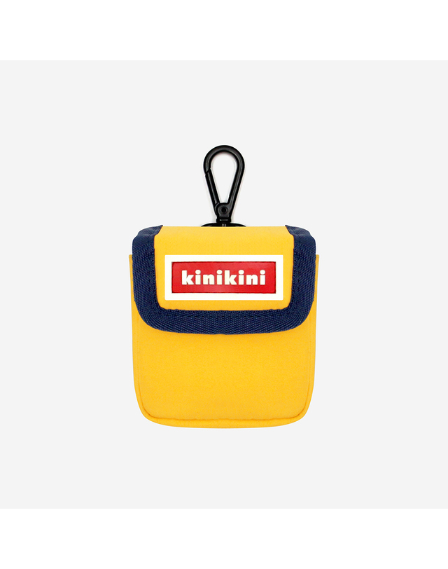 키니키니 SIGNATURE LOGO SUPPLEX POOP BAG-YELLOW(풉백) 착용컷