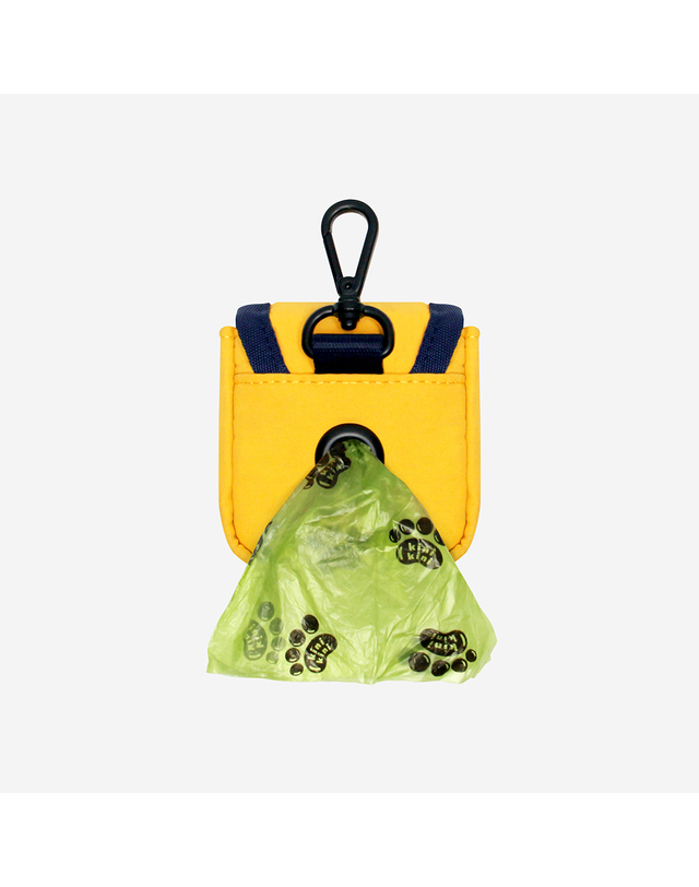 키니키니 SIGNATURE LOGO SUPPLEX POOP BAG-YELLOW(풉백) 착용컷