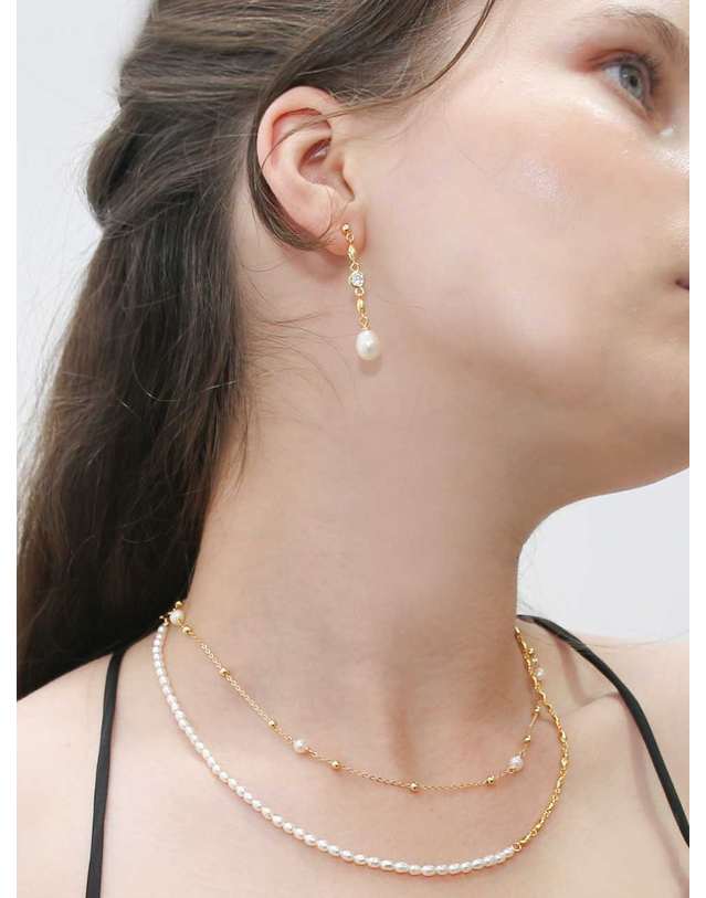 디파르베 925 silver + 18k gold 화이트 천연진주 스몰 심볼체인 목걸이 착용컷