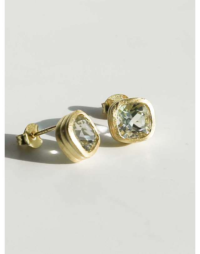 디파르베 925 silver + 18k gold 천연 그린수정 새틴 라인 귀걸이 착용컷