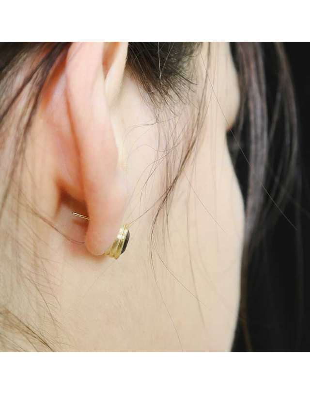 디파르베 925 silver + 18k gold 천연 스모키쿼츠 새틴 라인 귀걸이 착용컷