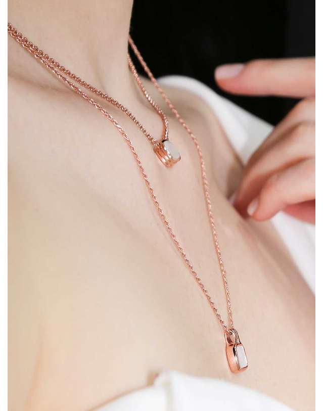 디파르베 925 silver + rose gold 천연 자개 새틴 로프체인 목걸이 착용컷