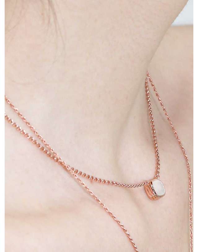 디파르베 925 silver + rose gold 천연 문스톤 라인 목걸이 착용컷