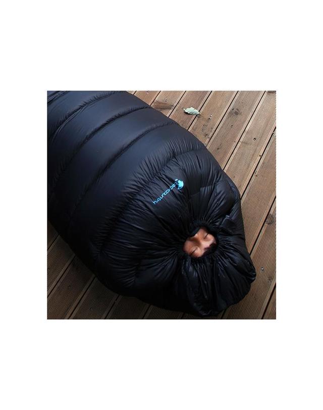 백컨트리 백컨트리 D700 덕다운 오리털 백패킹 경량 삼계절 머미형 캠핑 침낭 착용컷