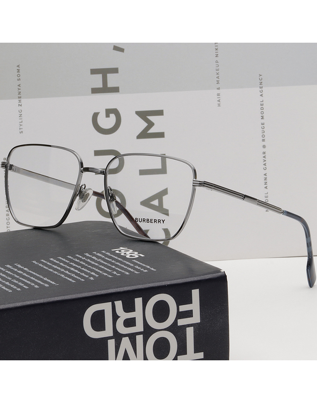 버버리 버버리 안경테 BE1368 1003 명품 레트로 패션 사각 메탈테 BOOTH 착용컷