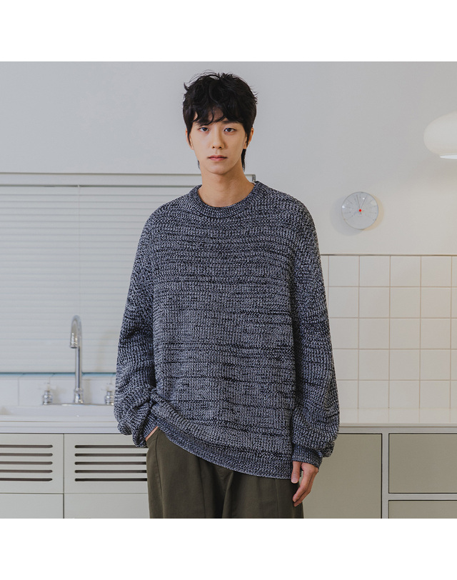 앨빈클로 [DE LUXE] 앨빈클로 믹스 라운드 니트 DLX1502 (2 COLOR) 착용컷