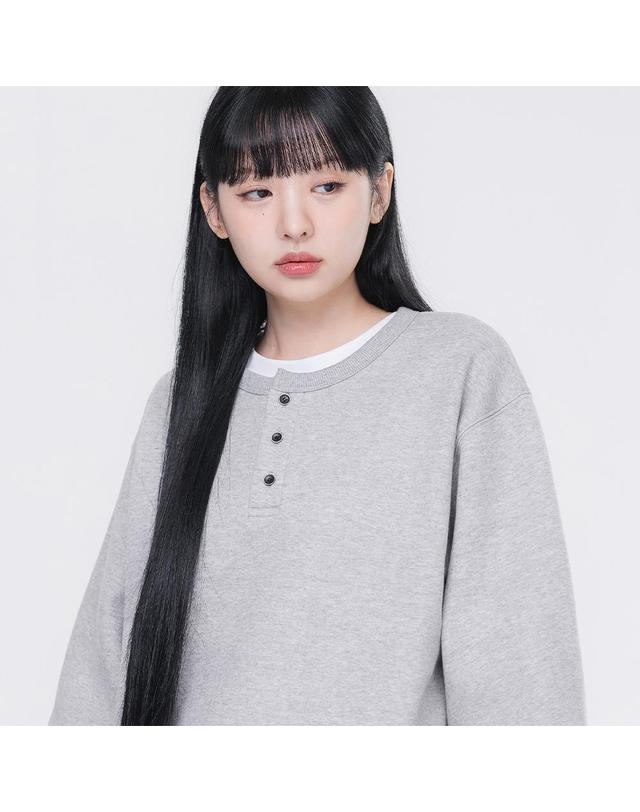 앨빈클로 [기모] 앨빈클로 베이직 3버튼 헨리넥 스웨트 맨투맨 MAR669 (3 COLOR) 착용컷