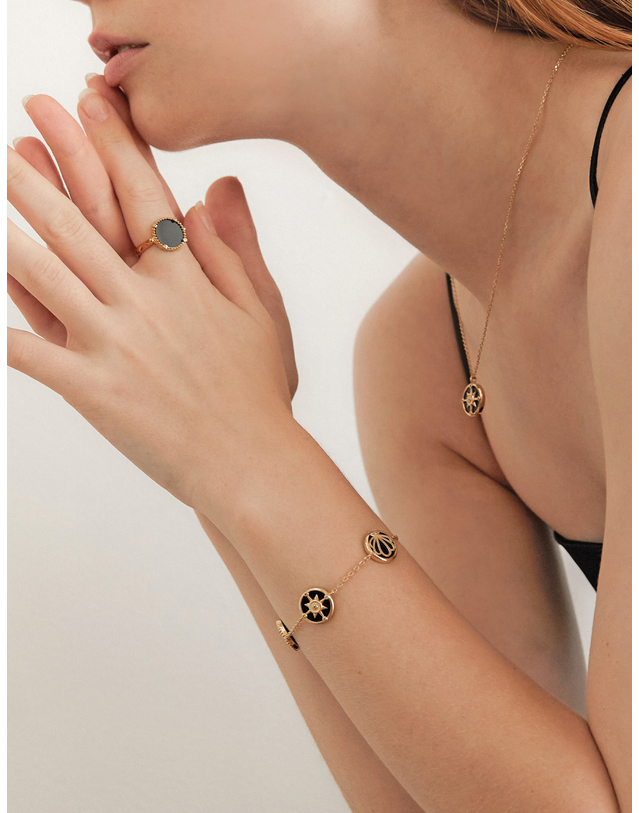 브릴러리 Lunar Triple P. Bracelet 착용컷