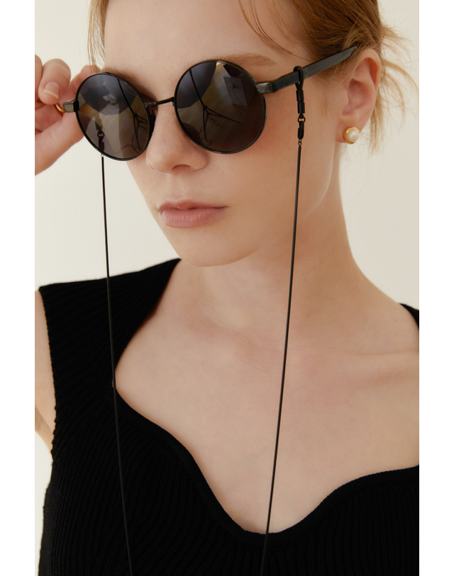 브릴러리 Urban Sunglass Chain - Black 블랙 착용컷