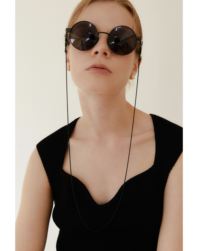 브릴러리 Urban Sunglass Chain - Black 블랙 착용컷
