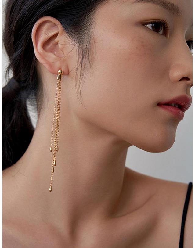 브릴러리 Morning Dew Unbalance Chain Earrings 실버 착용컷