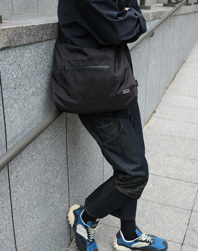 포쉬프로젝트 C115 고아웃백 블랙 착용컷