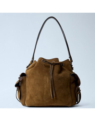 [해외직구] 26 FW Multipocket 스웨이드 멀티포켓 드로우스트링 버킷백 브라운 A10468 295