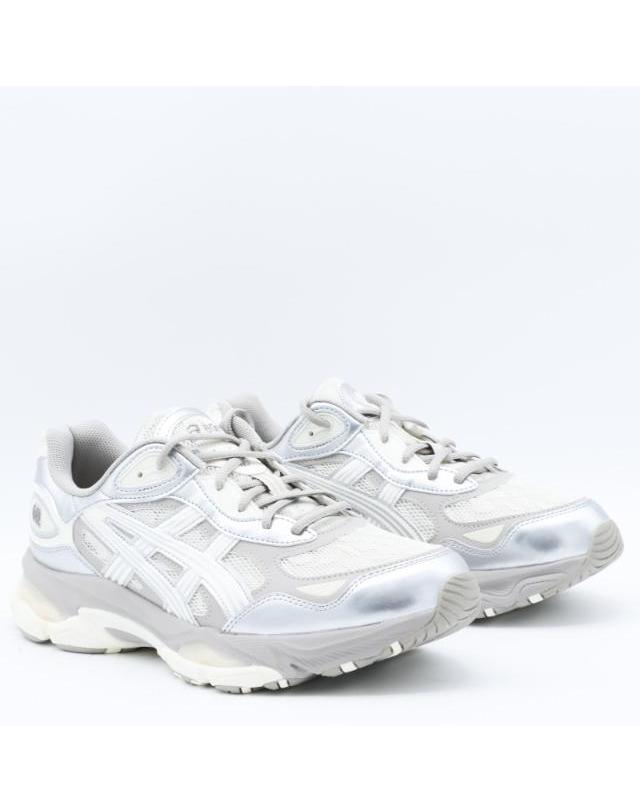 아식스 [해외직구] 26FW 아식스 GEL NYC 2 0 레더 앤 메쉬 트레이너 with 메탈릭 s 앤 cushioned sole 1203B225020 TP580123304 착용컷