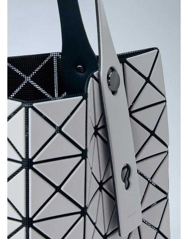 바오바오 [해외직구] 26 FW 바오바오 남성 Prism Matte Tote Bag bao0366005gry 착용컷